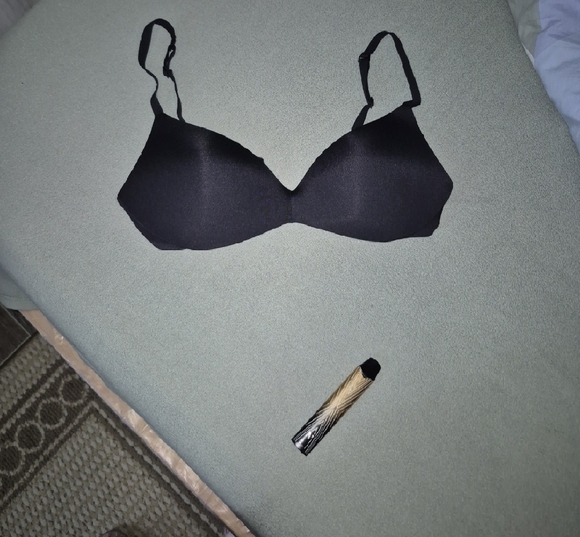 Skims 34B - Picture 5 of 5